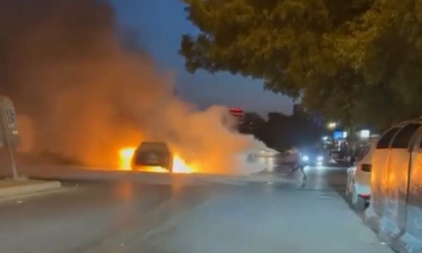 Bornova'da araç yangını!